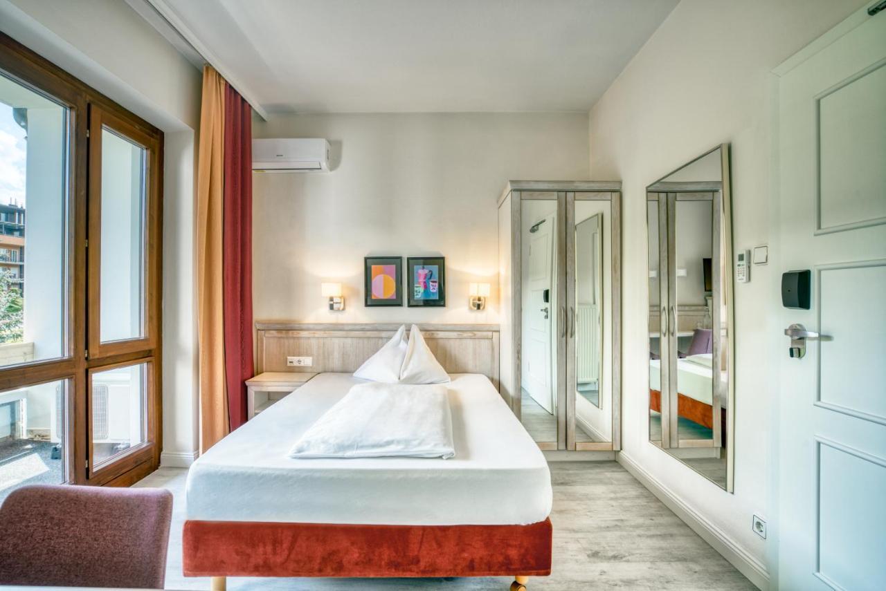 Hotel Parks Velden am Woerthersee Exterior photo